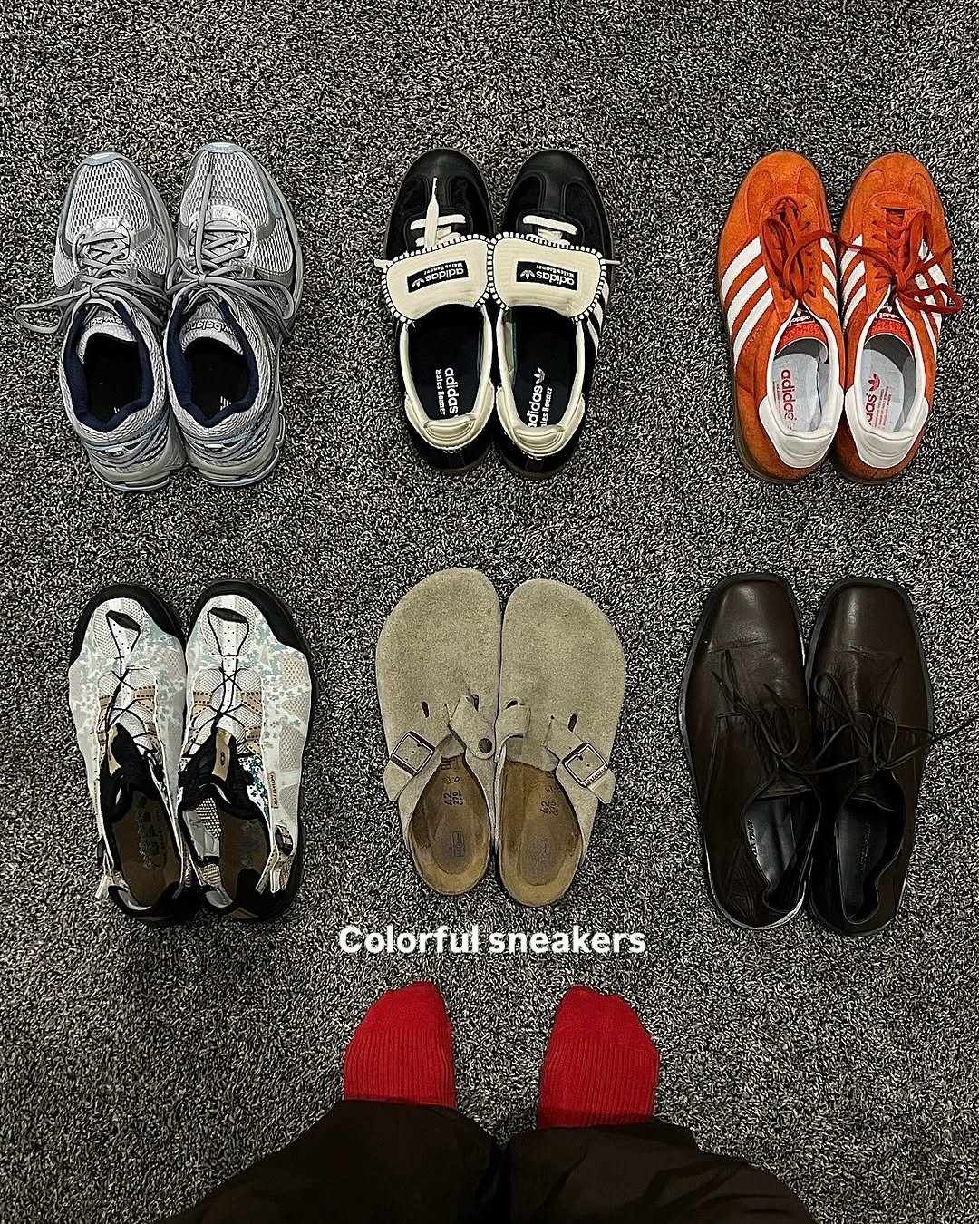 Photo by Euisun Sim 심의선 on September 06, 2025. May be an image of wingtip shoes, carpet, sandals, baby shoes, toecap shoes, sneakers and text.