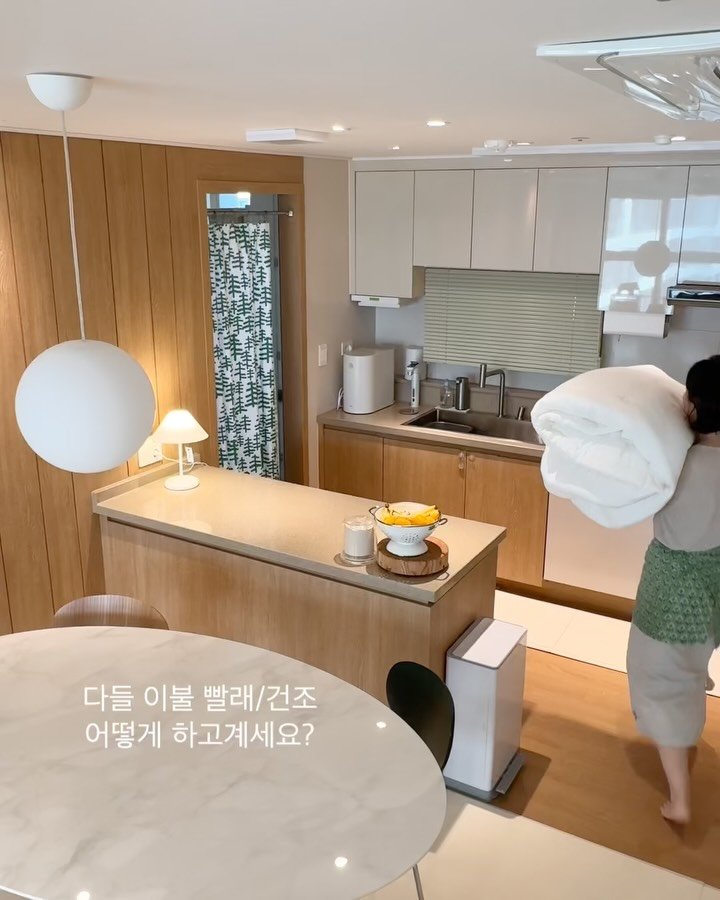 ssunyhome 게시물 이미지: 다들 이불건조 어떻게 하시는지 궁금해서
이전 공구때 설문조사 해봤는데🫢

빨래건조대...