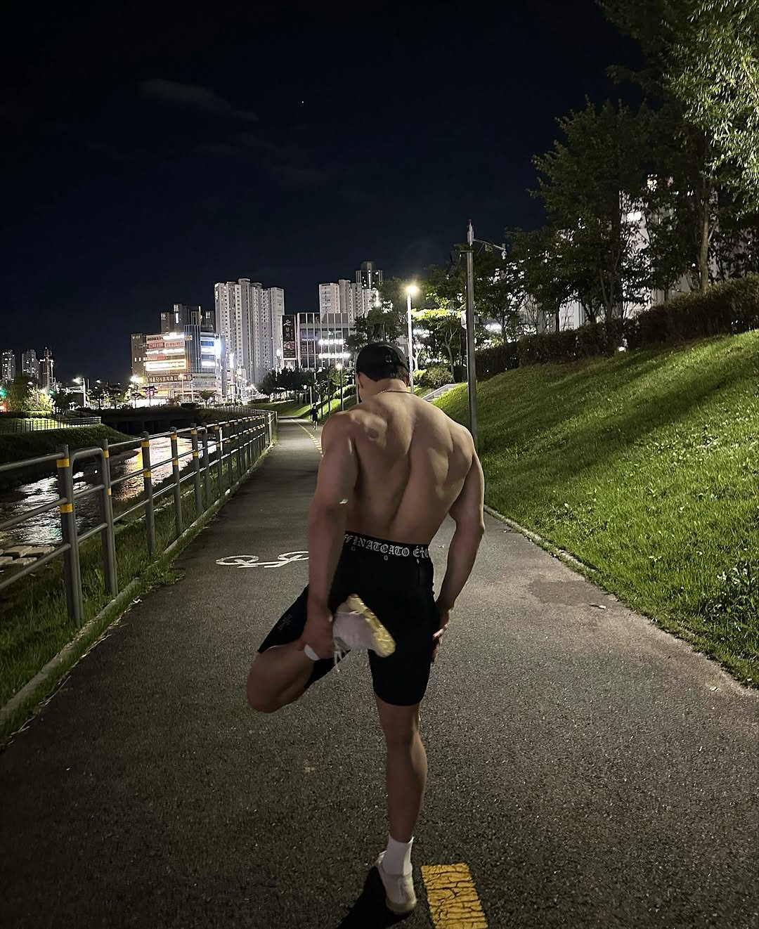 Photo by 🌐심상민 on October 19, 2025. May be an image of shorts, sportswear, outdoors and text.