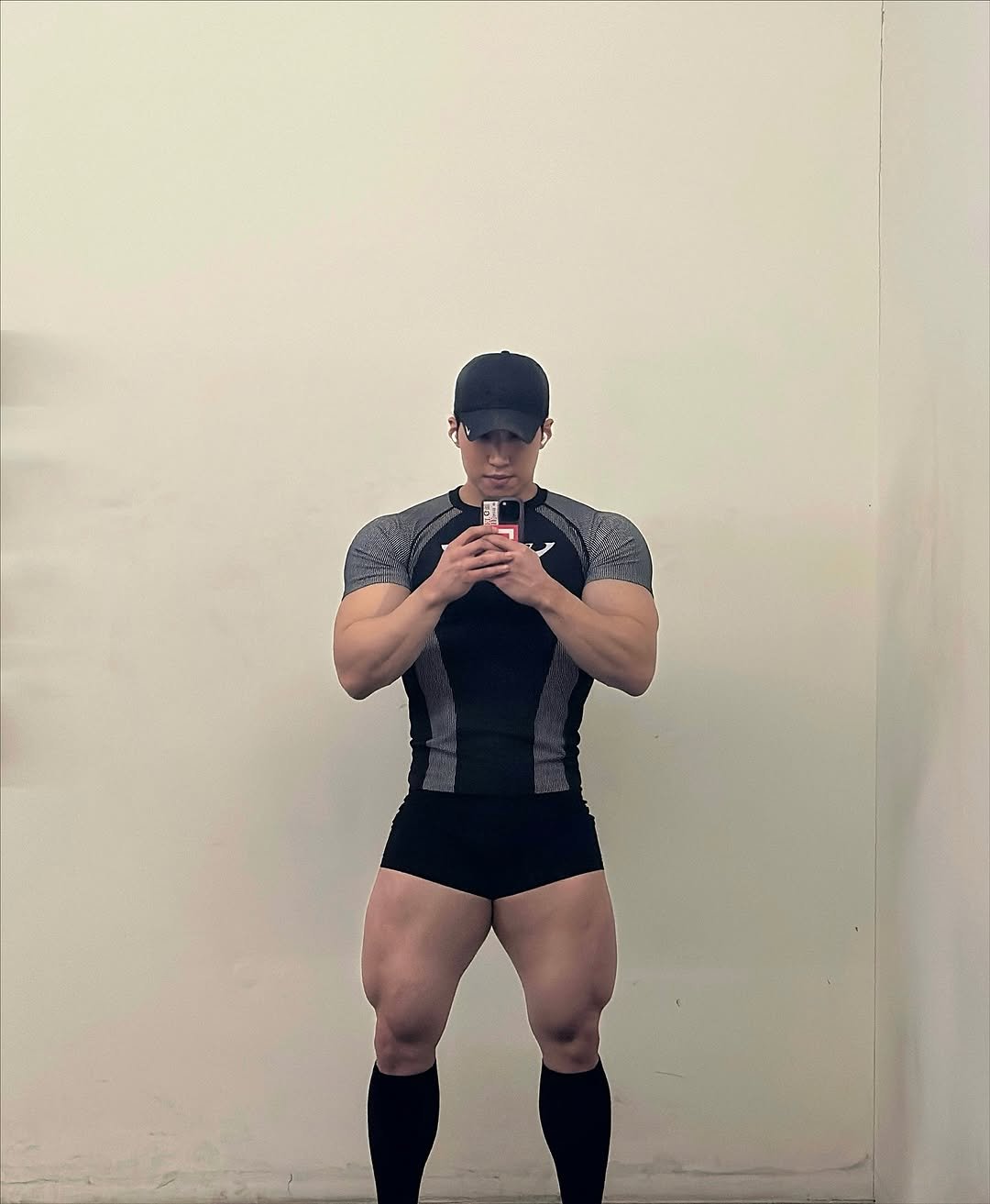 Photo by 🌐심상민 on November 06, 2025. May be an image of body building and text.