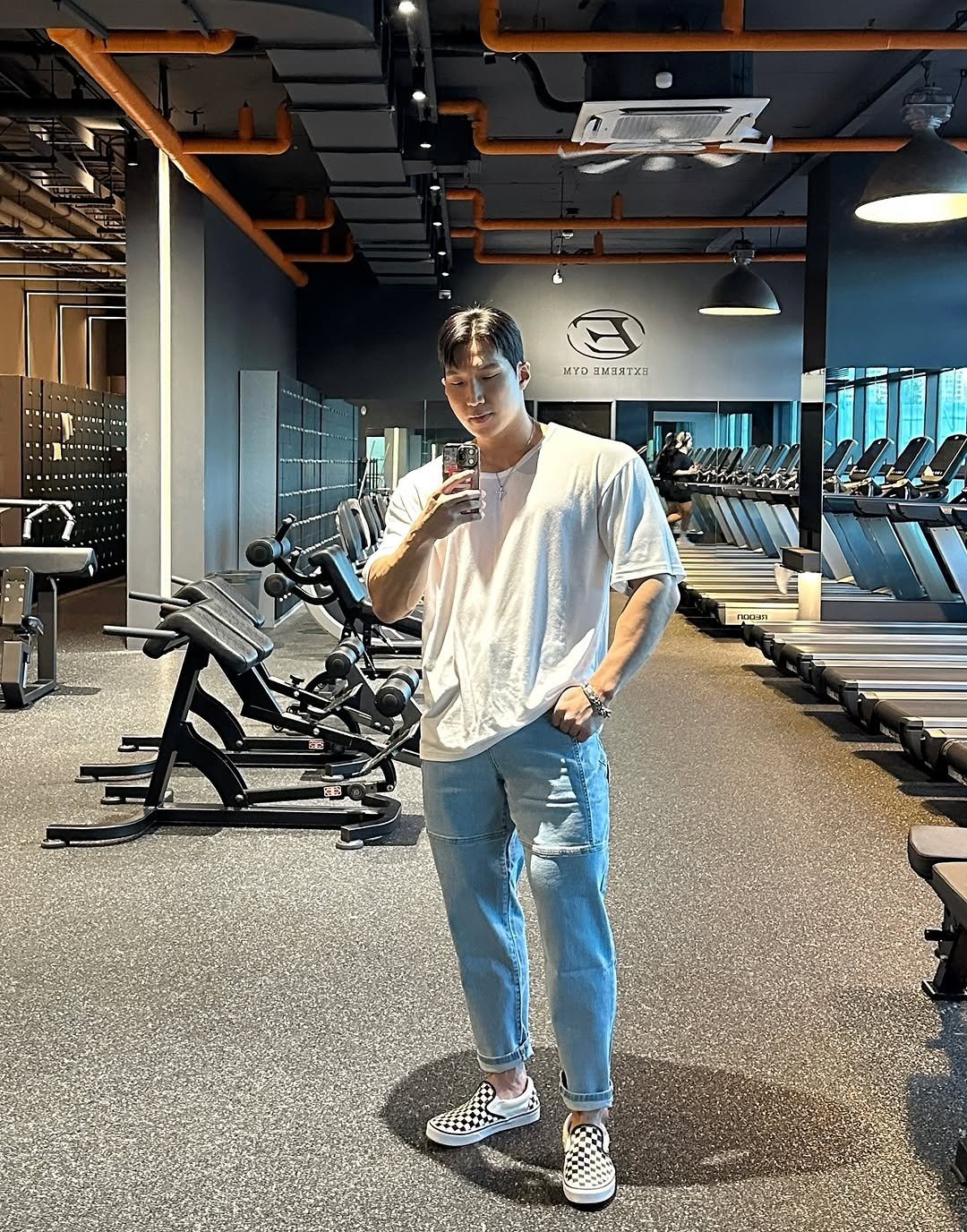 Photo shared by 🌐심상민 on September 21, 2025 tagging @tentant_korea. May be an image of 2 people, sweatpants, treadmill and text.
