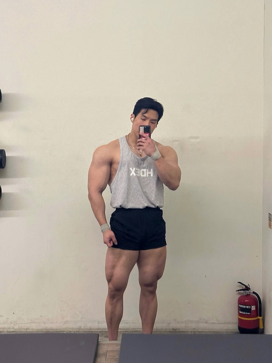 Photo by 🌐심상민 on April 02, 2026. May be an image of one or more people, biceps, people bodybuilding and text.