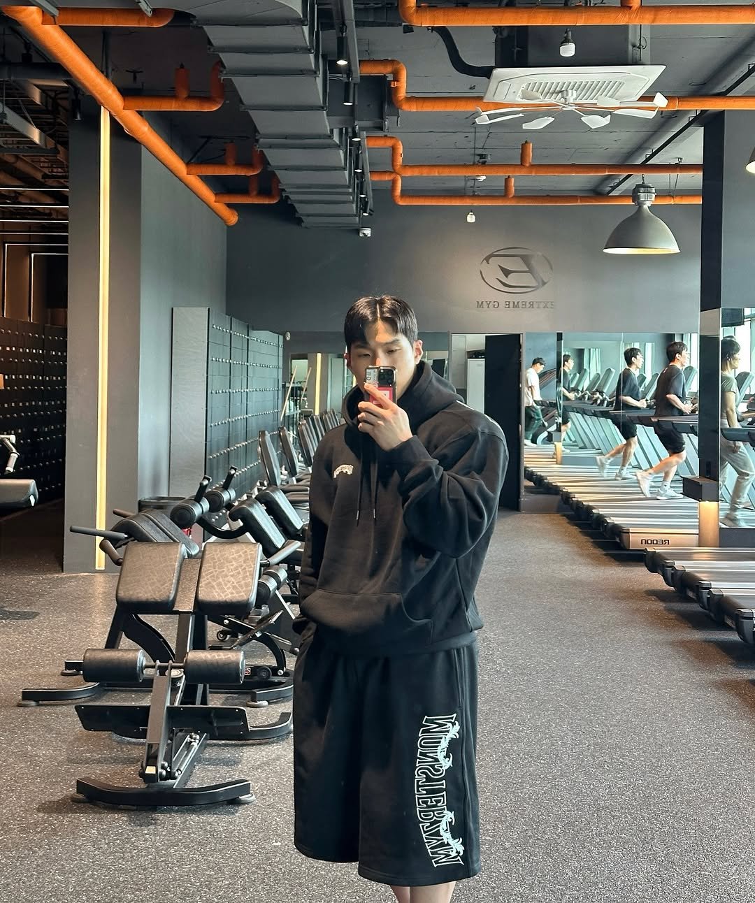 Photo shared by 🌐심상민 on September 30, 2025 tagging @monsterzymofficial, @monsterzym.official, and @monsterzym.apparel. May be an image of 4 people, sweatpants, sportswear, punching bag, mirror, treadmill and text.