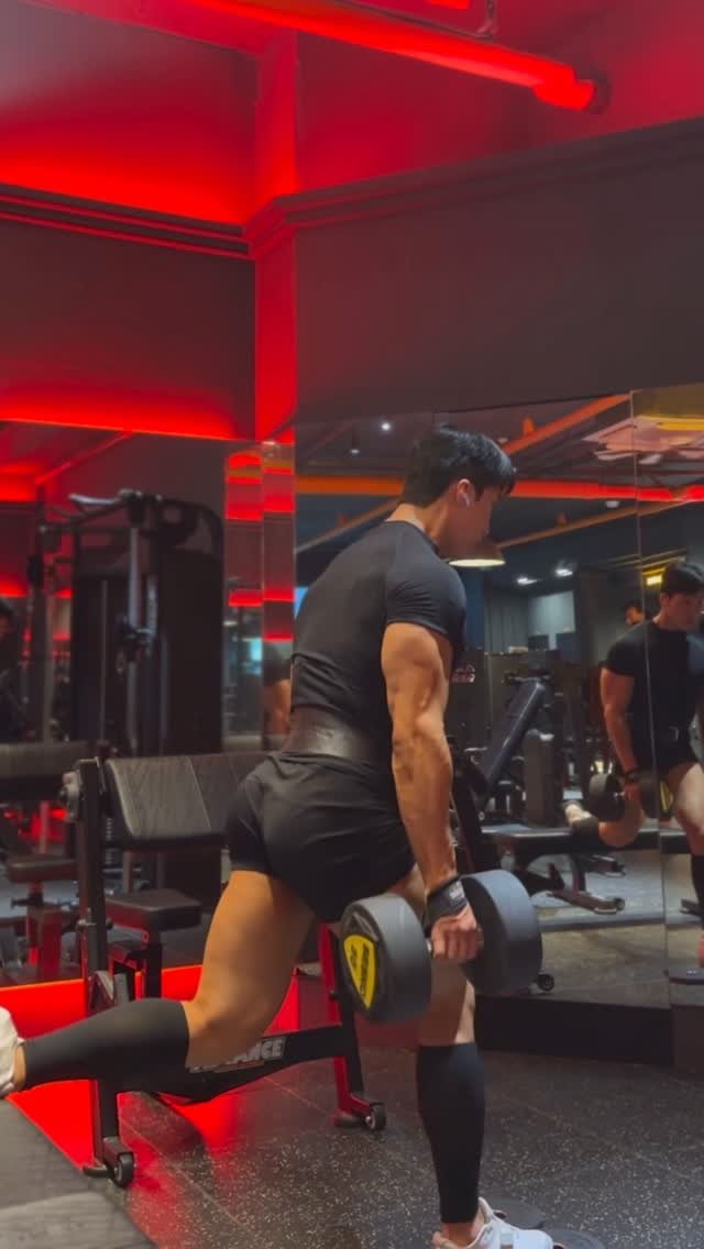 ssxngmxn 게시물 이미지: ⠀
짜.릿하네
⠀
⠀
#할건하고
#deloadweek#legdayworkouts
#w...