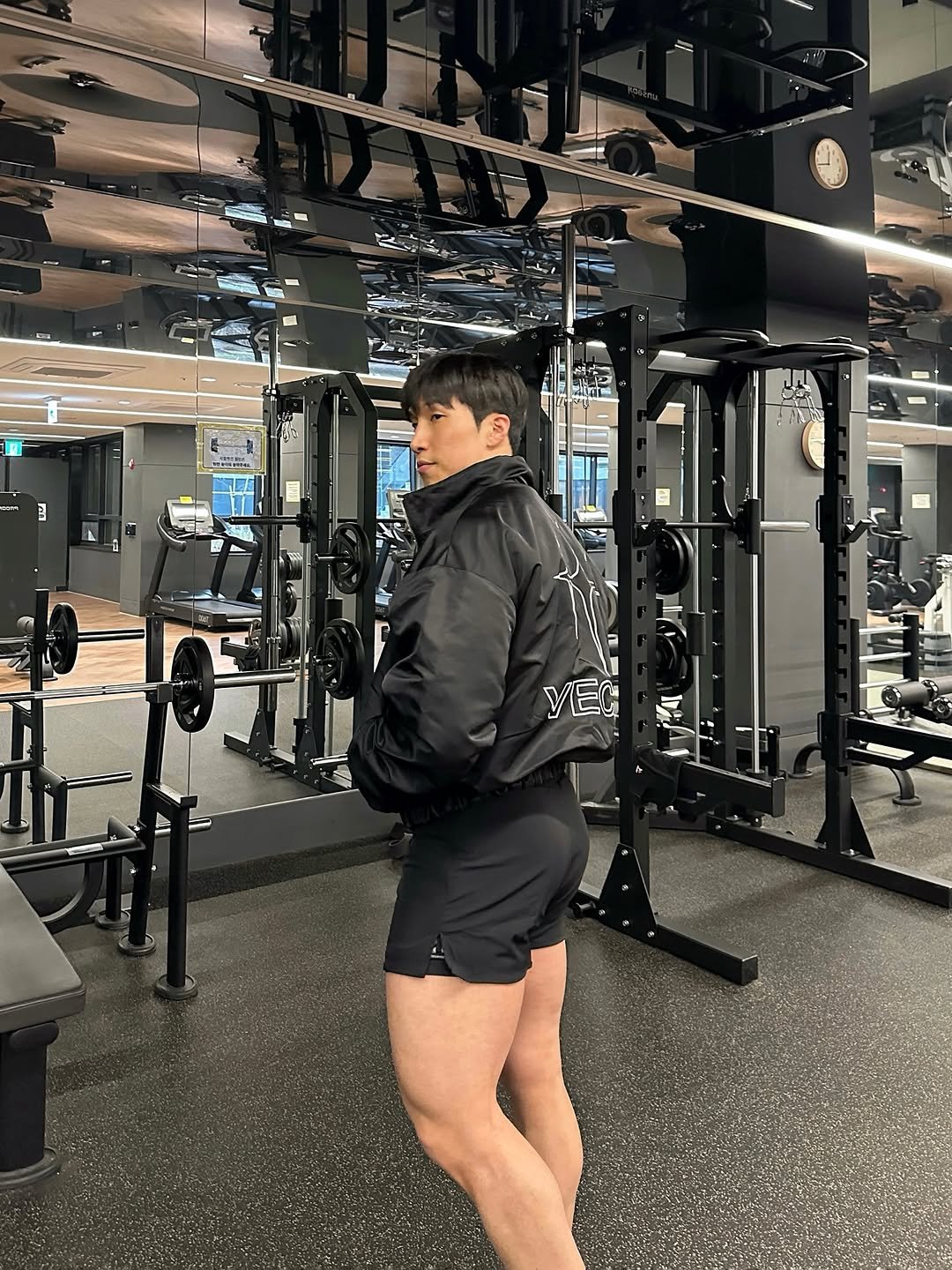 Photo by 🌐심상민 on March 16, 2026. May be an image of body building, standing, shorts, sportswear and text.