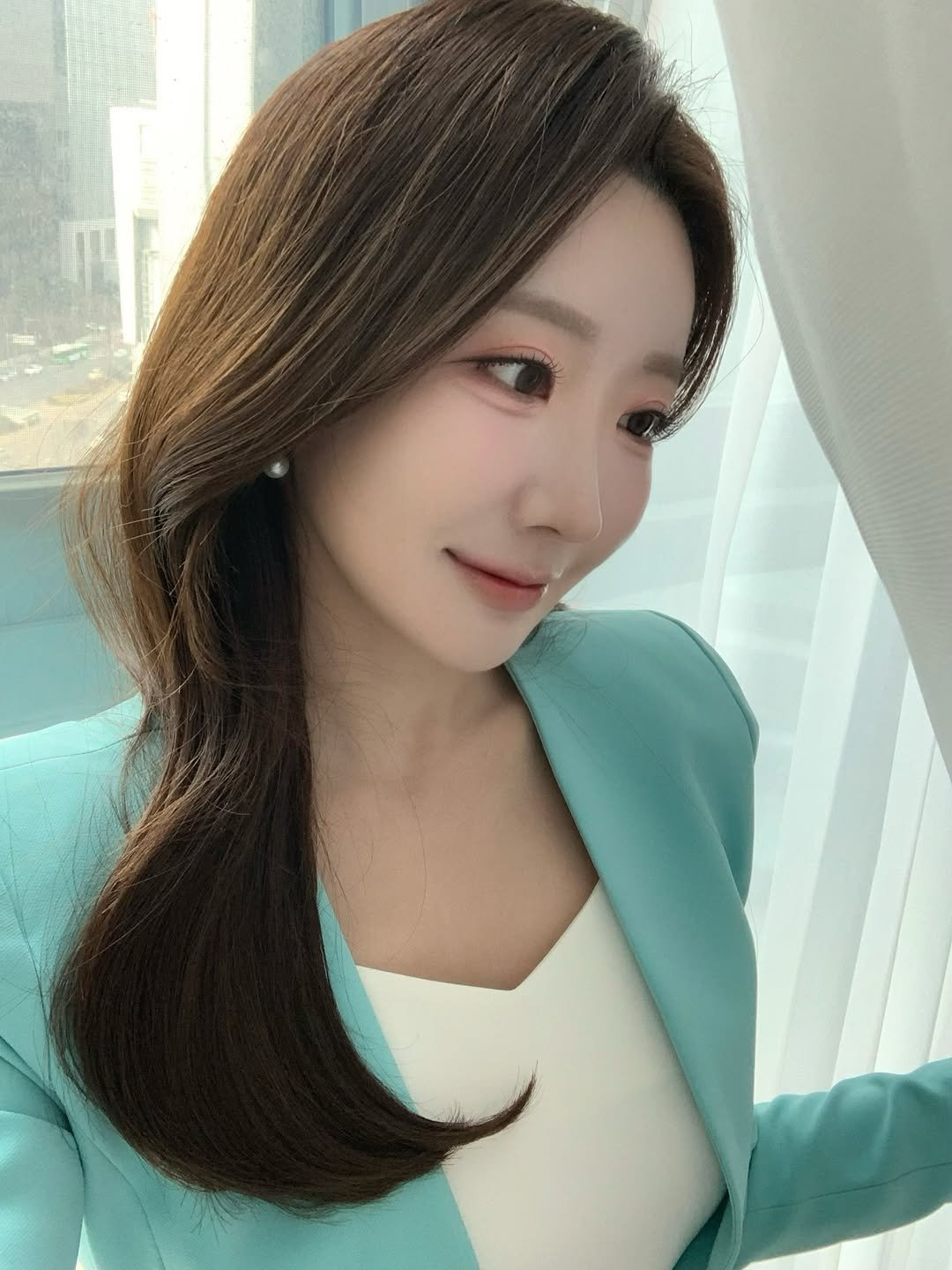 Photo by 서수진 on January 29, 2026. May be an image of one or more people, braids, blazer, top and text.