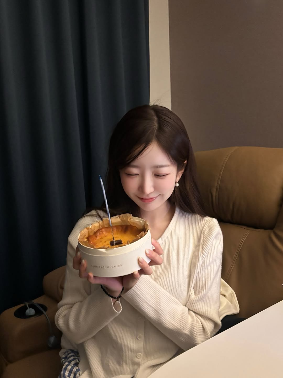 Photo by 서수진 on January 27, 2026. May be an image of dessert, pot, mango and text.