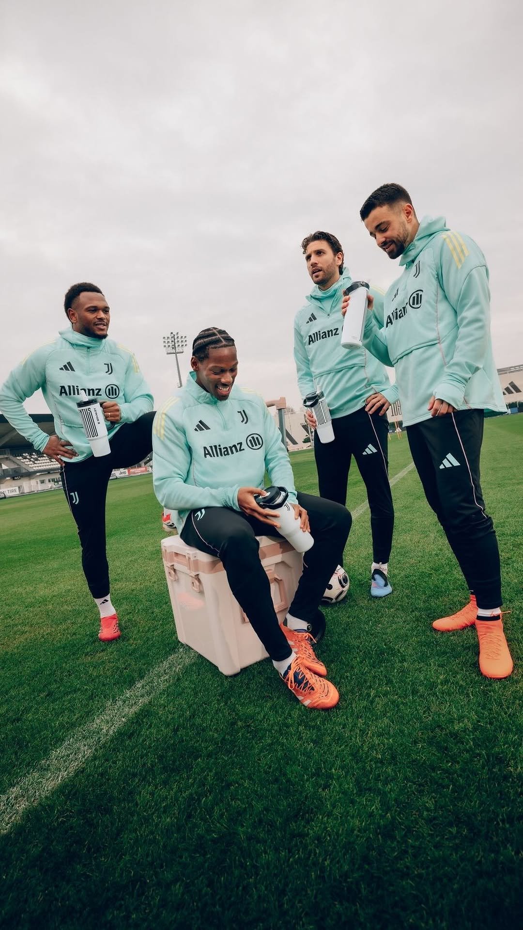 stanley1913_indonesia 게시물 이미지: Gameday. Side by side.⁠
Stanley 1913 x...