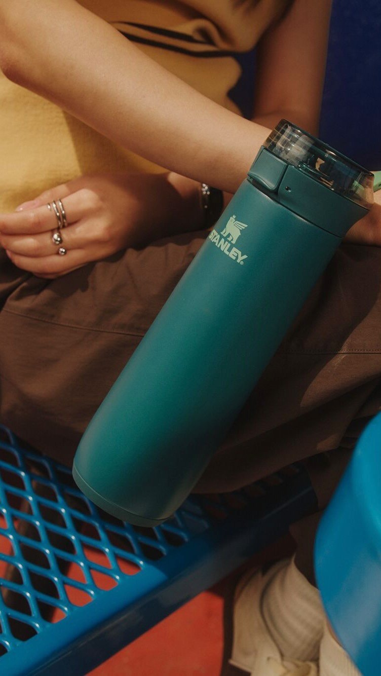 stanley1913_indonesia 게시물 이미지: Flowstate Spring Bottle hydrates on your...
