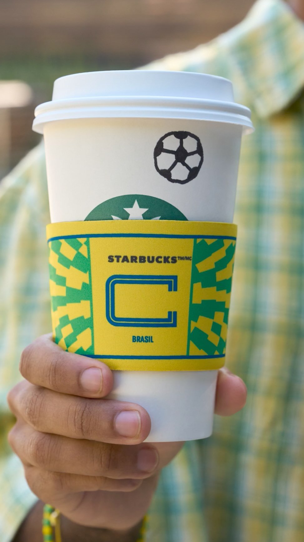 starbucks 게시물 이미지: the world’s coffee cup is getting a new sleeve