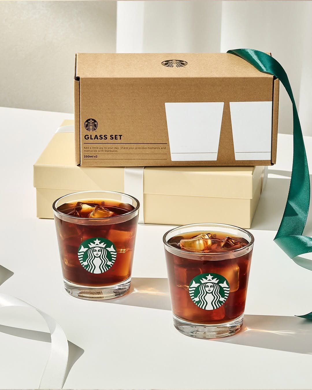 starbuckskorea 게시물 이미지: ⠀⠀⠀
마음을 담아 전하는 선물,
스타벅스 기프트 상품으로 전하는 순간까지...