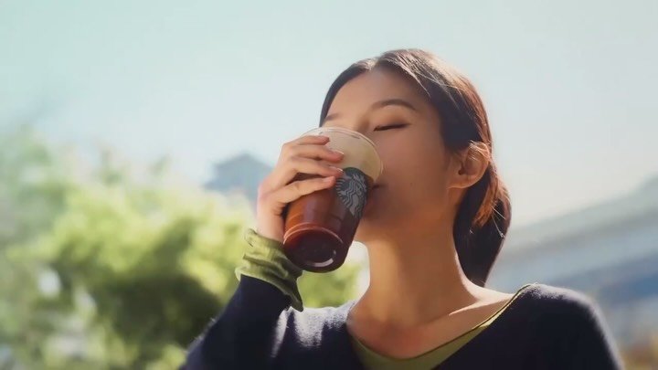 starbuckskorea 게시물 이미지: ⠀⠀
바쁜 하루에, 숨을 고르는 순간
#STARBUCKS #AEROCANO