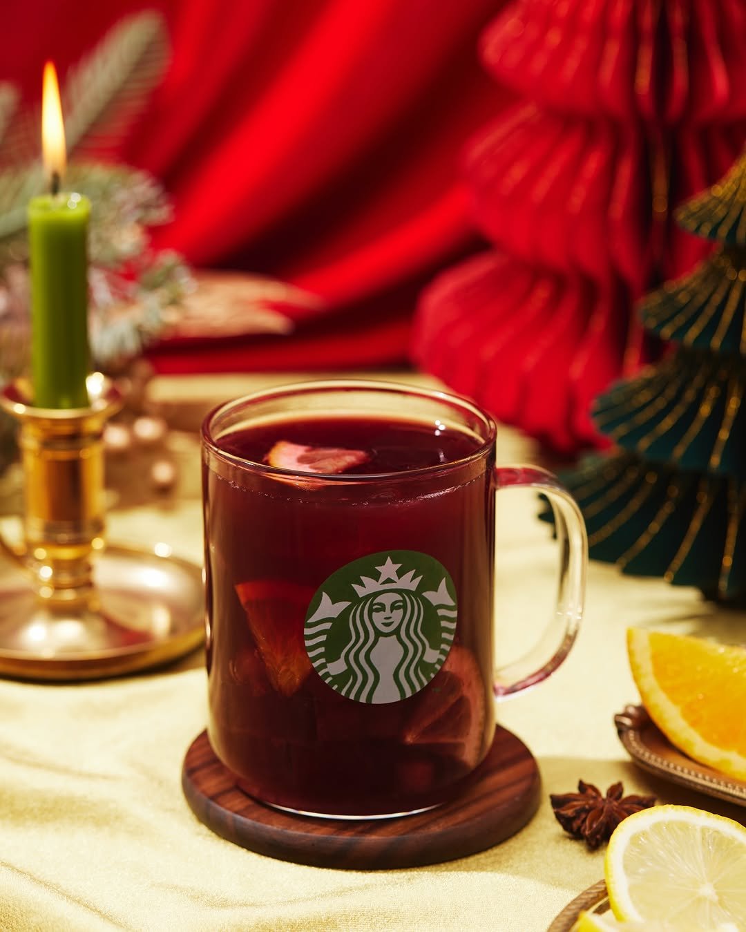 Photo by 스타벅스 코리아 on December 11, 2025. May be an image of coffee cup, tea, cup and text.