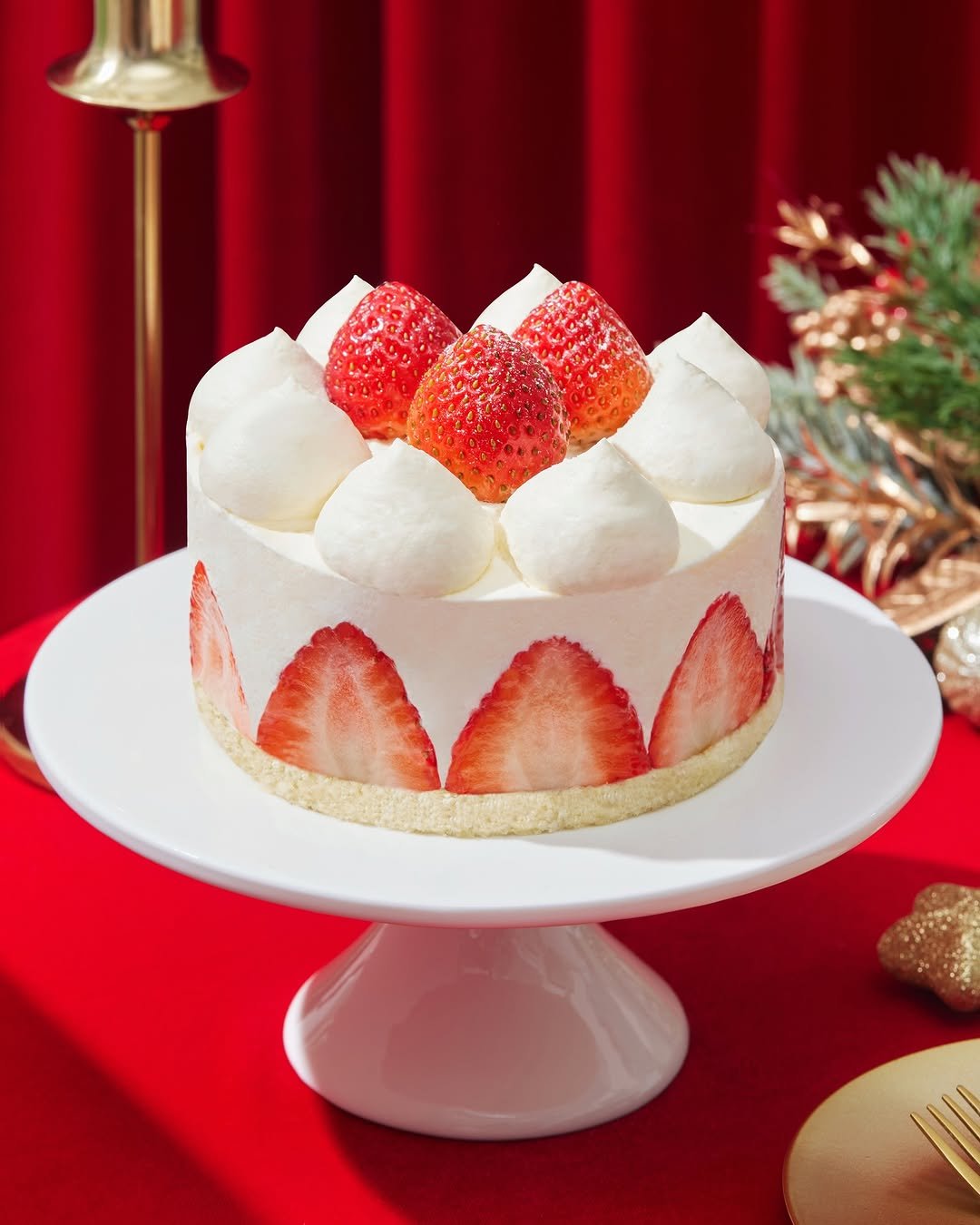 Photo by 스타벅스 코리아 on December 10, 2025. May be an image of strawberry, chiffon cake, fruitcake, cheesecake and text.