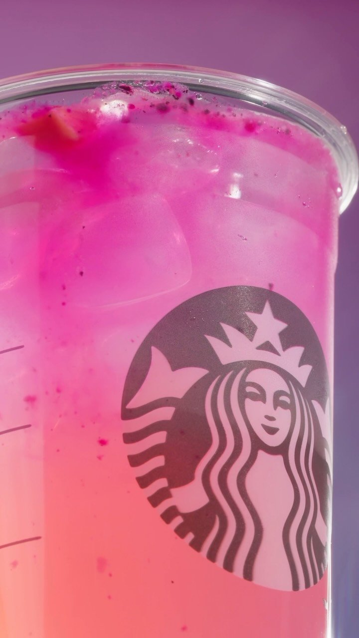 starbuckskorea 게시물 이미지: ⠀⠀
피치, 망고, 딸기 플레이버와 
레모네이드가 조화롭게 어우러진 
🩷 핑크 피치...