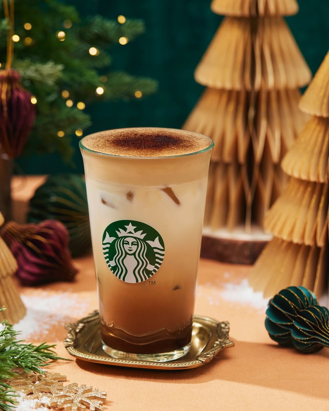 Photo by 스타벅스 코리아 on November 23, 2025. May be an image of drink and text.