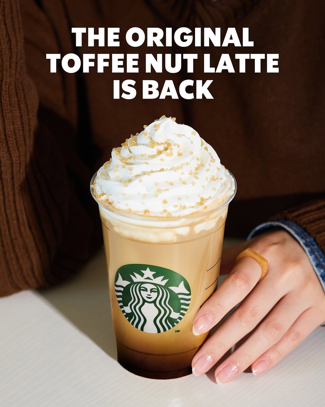 Photo by 스타벅스 코리아 on October 28, 2025. May be an image of drink, caramel and text that says 'THE ORIGINAL TOFFEE NUT LATTE IS BACK'.