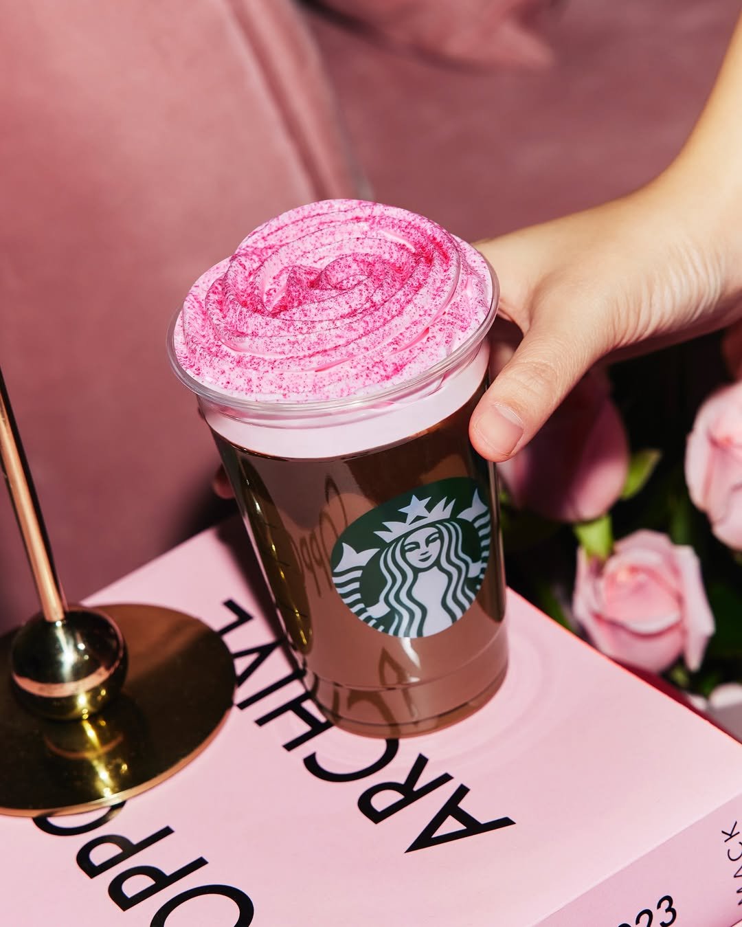 Photo by 스타벅스 코리아 on February 13, 2026. May be an image of ‎drink and ‎text that says '‎ddo שעכחותר ብብ 223 03‎'‎‎.