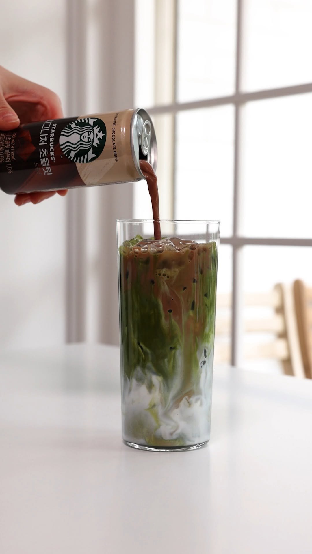 starbucksrtd 게시물 이미지: 초콜릿에 말차를 넣었더니?! 
시그니처 초콜릿의 부드러운 맛과
말차의 쌉싸름함을...