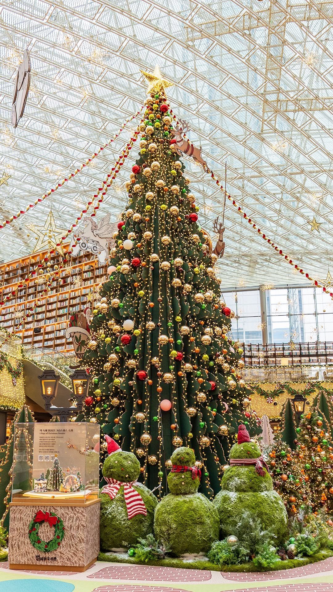 starfield.official 게시물 이미지: 트리 인생샷 맛집 원조는 여기!
별마당 도서관 코엑스몰 크리스마스 시작🎄
⠀
🌟책...