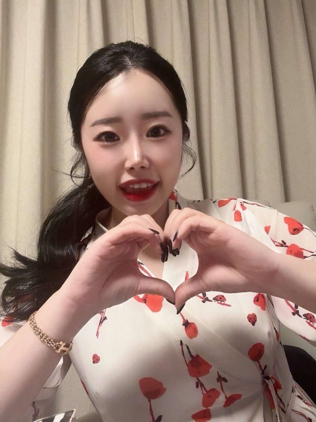 Photo by 무당 I 부산점집 애동제자 별하신녀 on February 15, 2026. May be an image of one or more people, hair, heart and text.