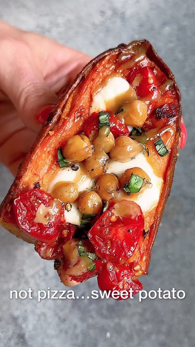 starinfinitefood 게시물 이미지: CAPRESE SWEET POTATO BOATS! It isn’t pizza....