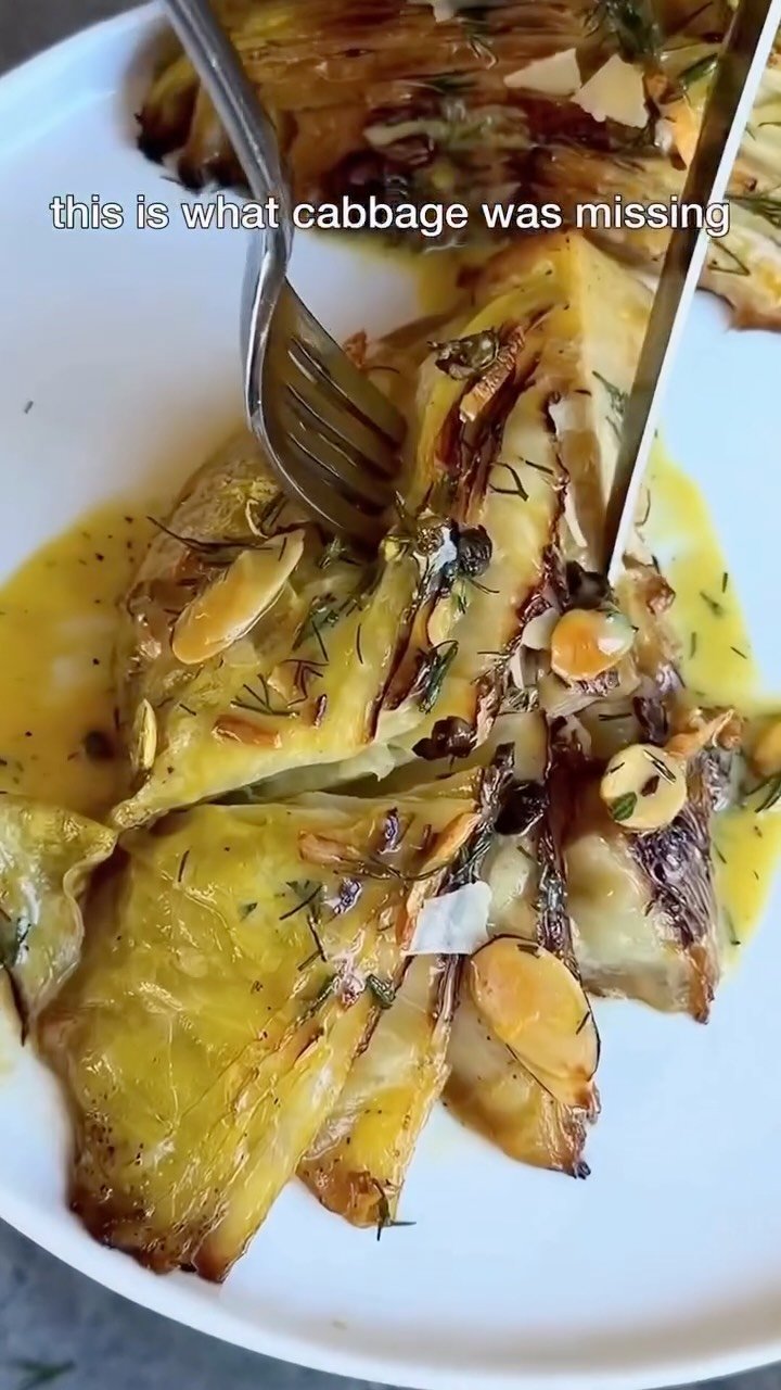 starinfinitefood 게시물 이미지: ROASTED CARAMELIZED CABBAGE WITH CRISPY CAPER...