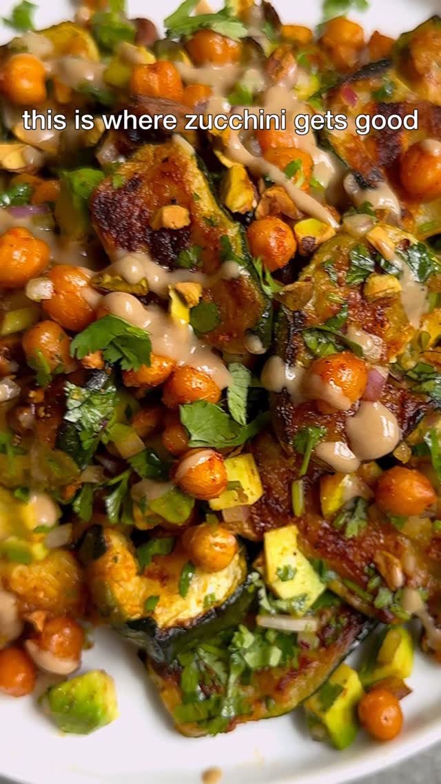 starinfinitefood 게시물 이미지: SMASHED ZUCCHINI & CHICKPEA SALAD WITH AVOCADO...