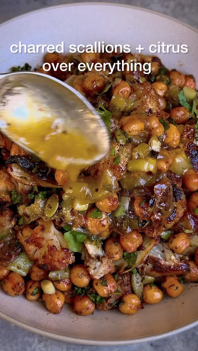 starinfinitefood 게시물 이미지: CAULIFLOWER & CHICKPEA VEGGIE QUINOA BOWLS...