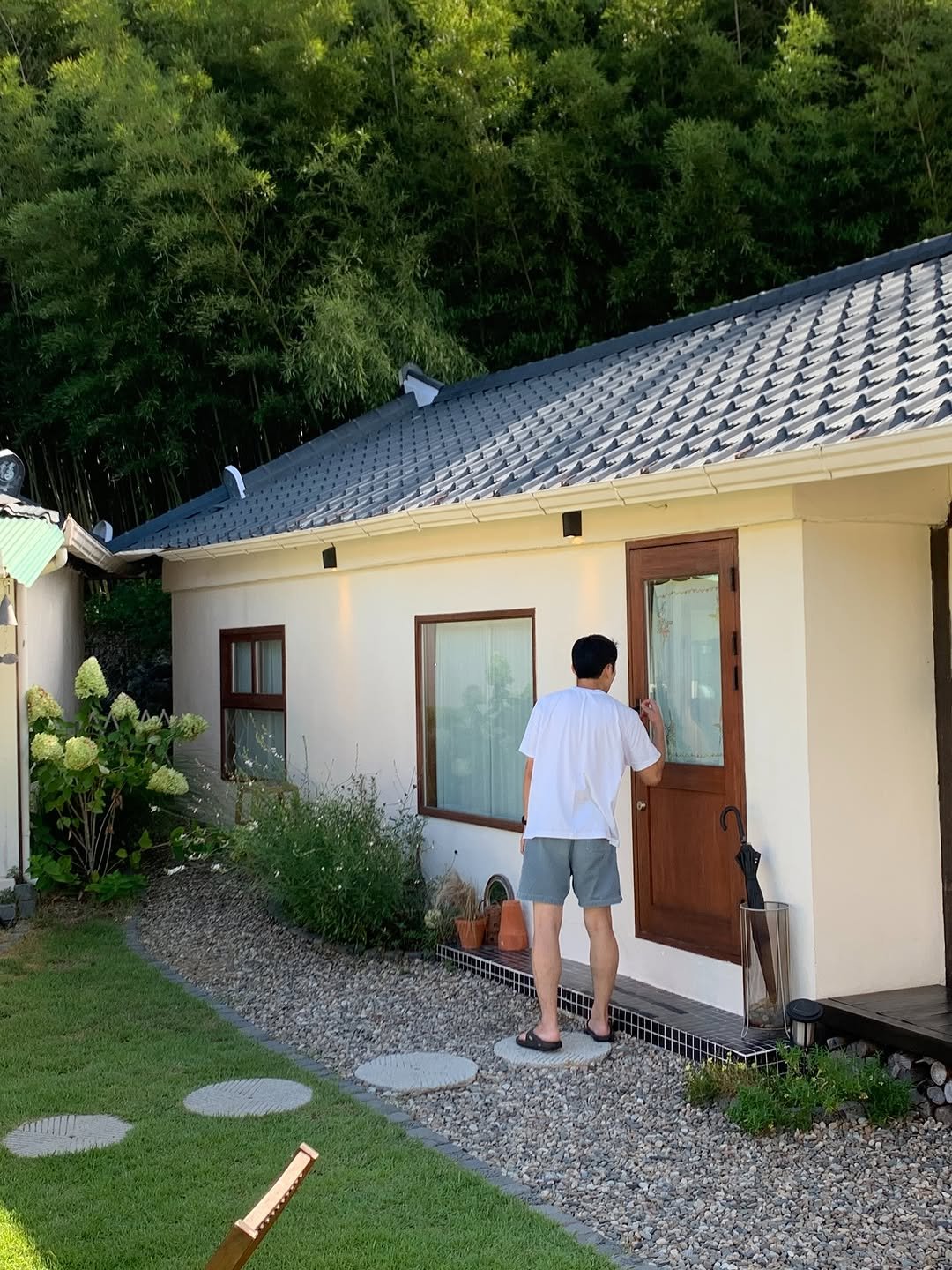 Photo by 시작에 머물다 | 옥천 감성숙소 on August 31, 2025. May be an image of 1 person, bamboo, outdoors and text.