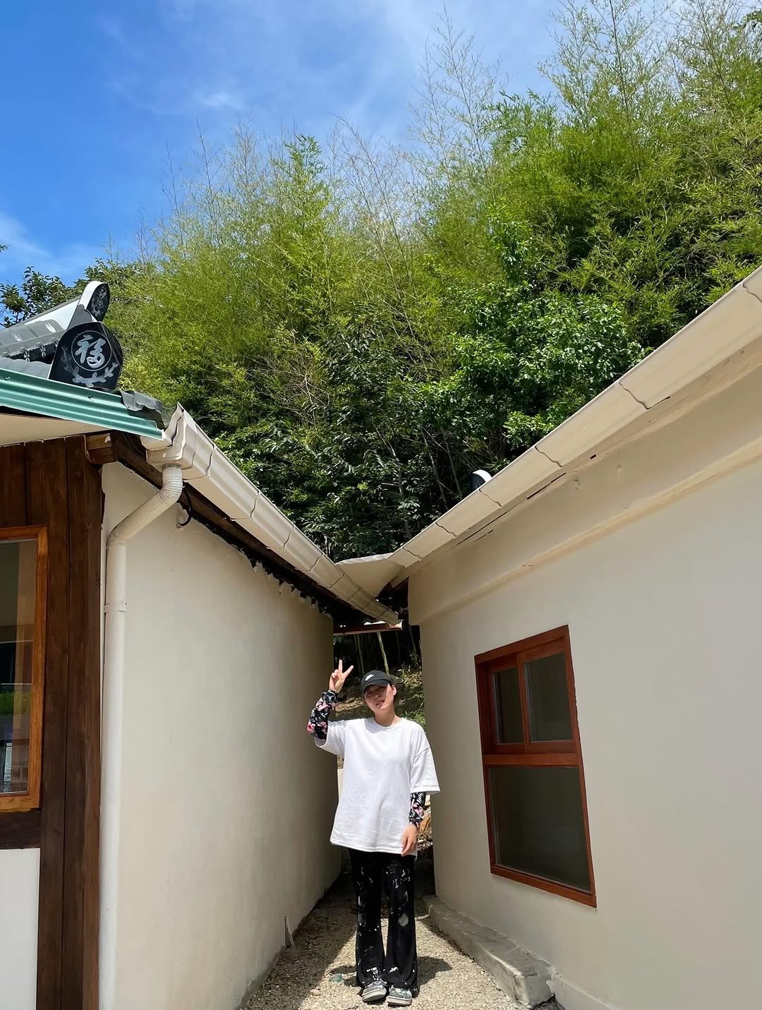 Photo by 시작에 머물다 | 옥천 감성숙소 on February 10, 2026. May be an image of wind chime, outdoors and text.