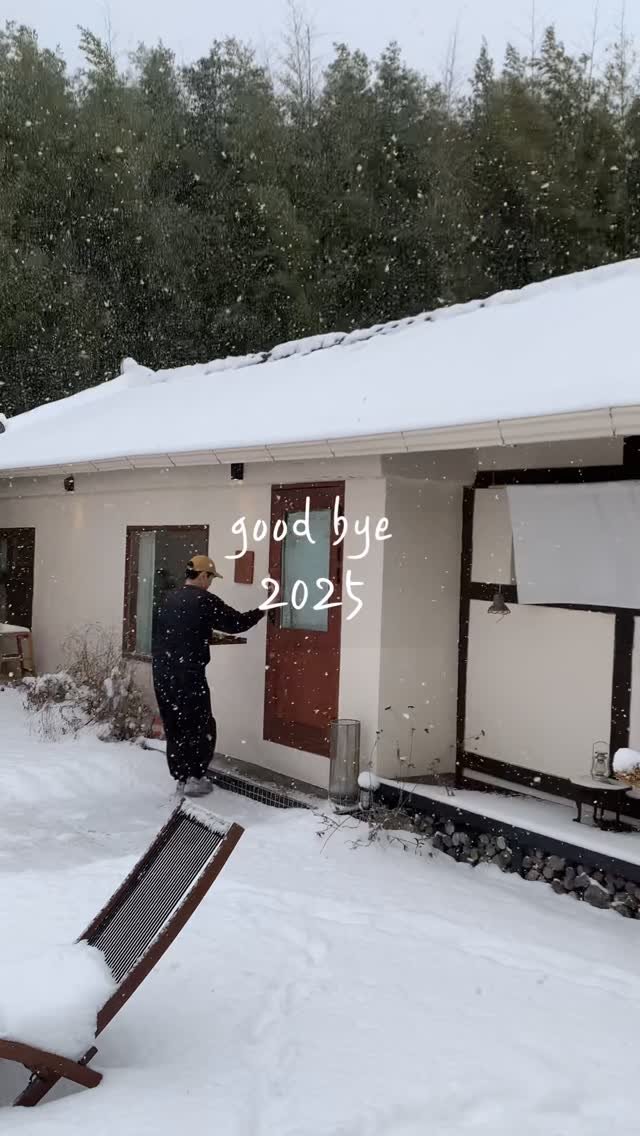 stay_the.beginning 게시물 이미지: 안녕하세요! 시작에 머물다입니다.

믿기지 않을 정도로 2025년 한 해가 정말...