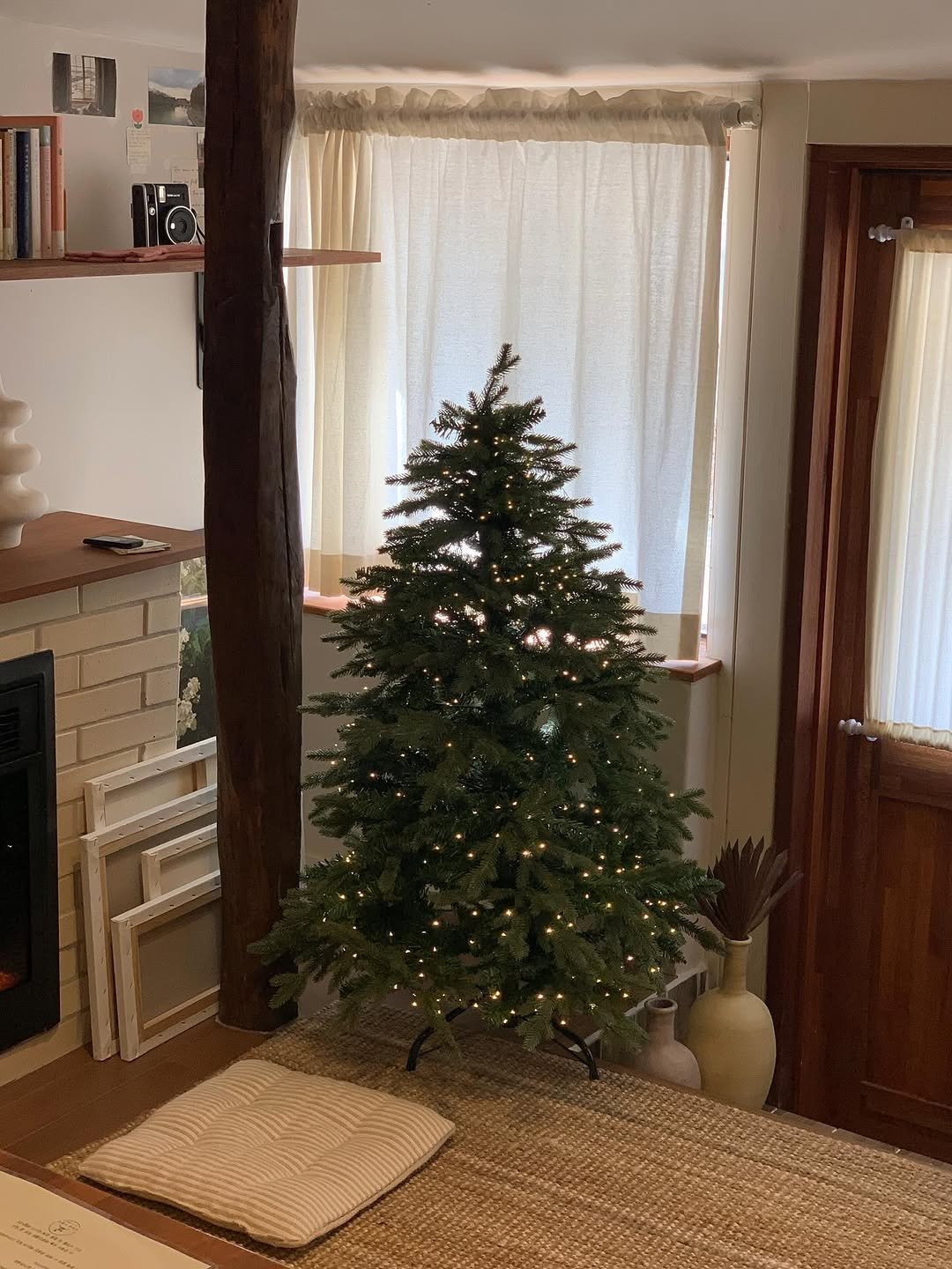 Photo by 시작에 머물다 | 옥천 감성숙소 on November 07, 2025. May be an image of christmas tree, fireplace and text.