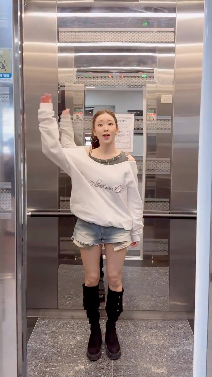 stayc_highup 게시물 이미지: 안녕하숨니까

#STAYC #스테이씨 
#Sumin #수민