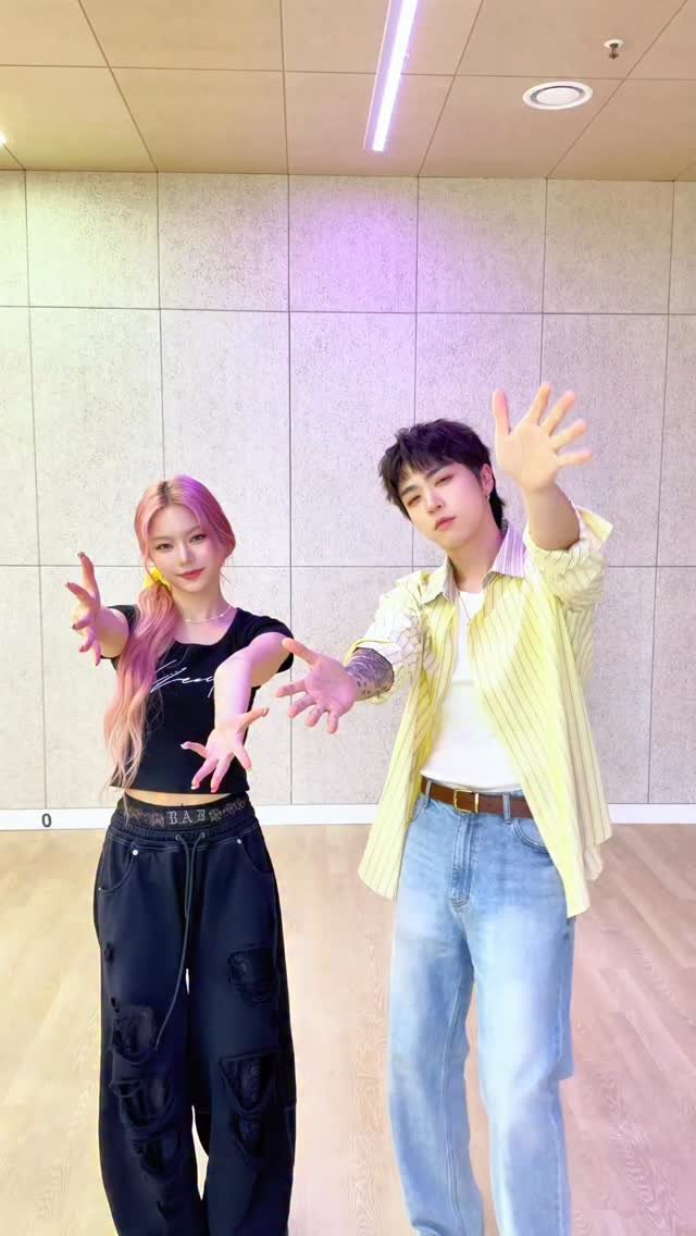 stayc_highup 게시물 이미지: 2 L0VE with #JUNNY 💗

#STAYC #스테이씨 
#2LOVE...