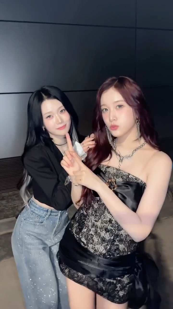 stayc_highup 게시물 이미지: MWUAH😘 with #tripleS #YuBin
@triplescosmos...