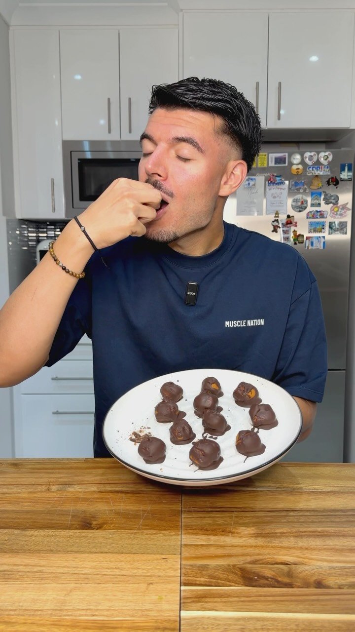 stefan_agcoaching 게시물 이미지: 3 ingredients Chocolate Peanut Butter Bites...