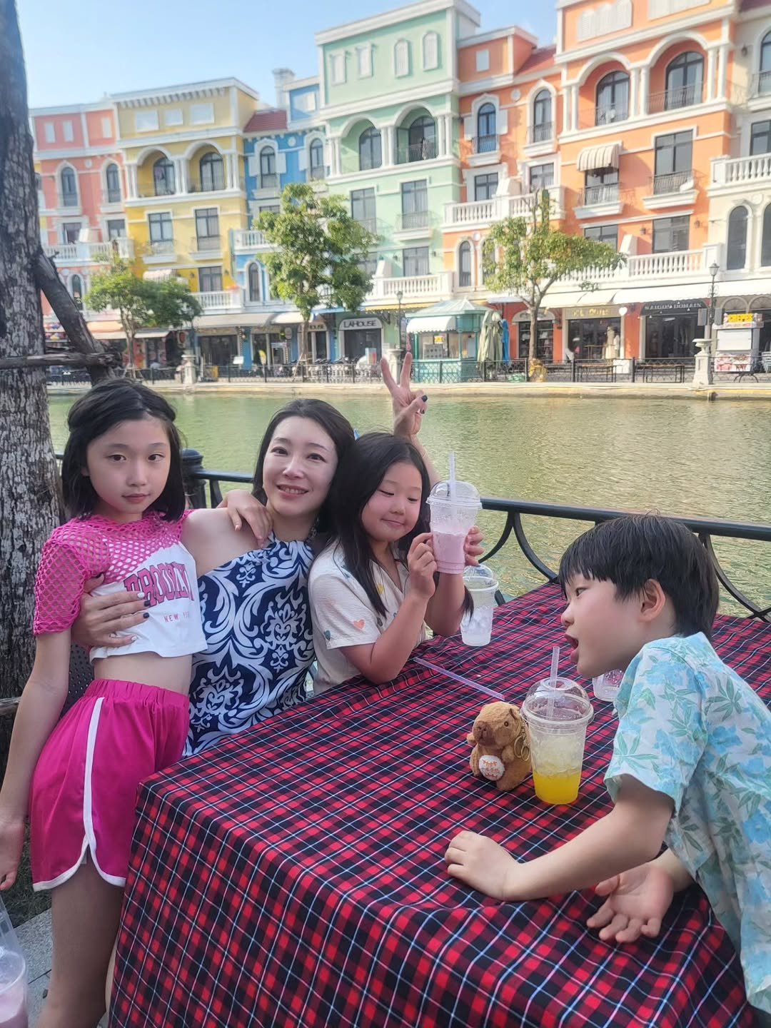 Photo by 염지혜 on January 28, 2026. May be an image of one or more people, gondola and text.