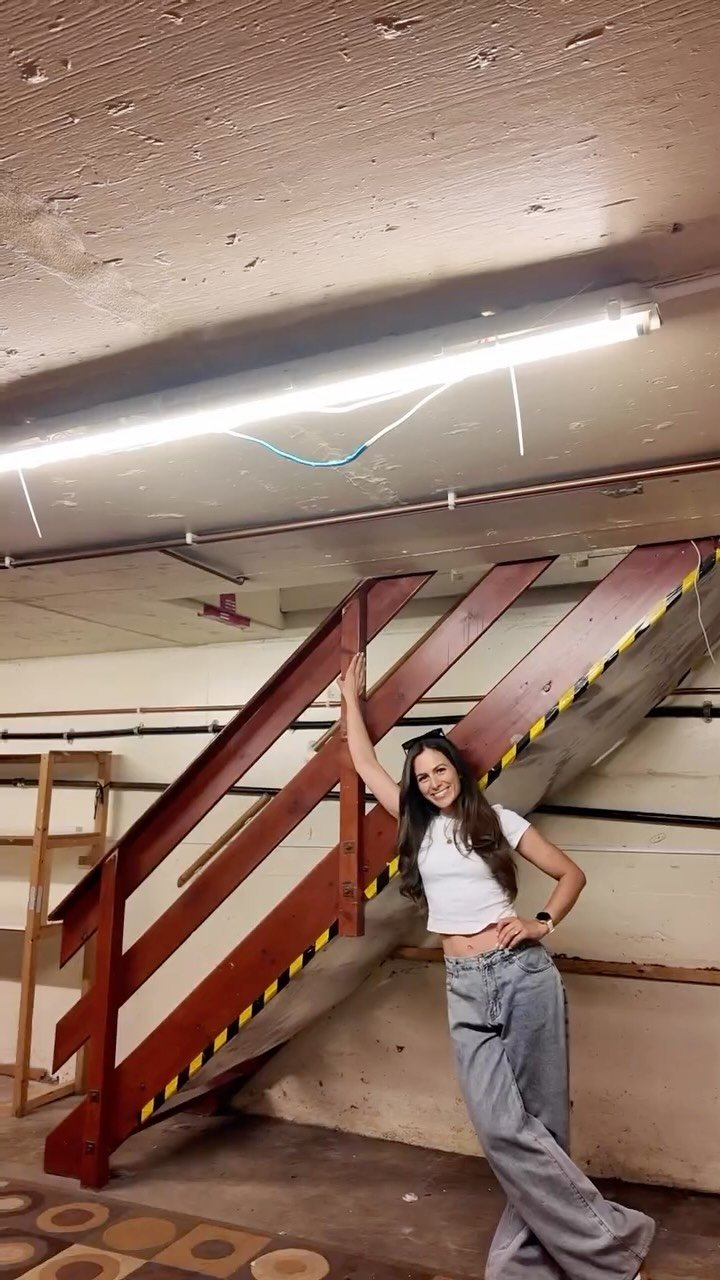 stephelswood 게시물 이미지: STUDIO TOUR!!!!! (before the reno begins)

you...