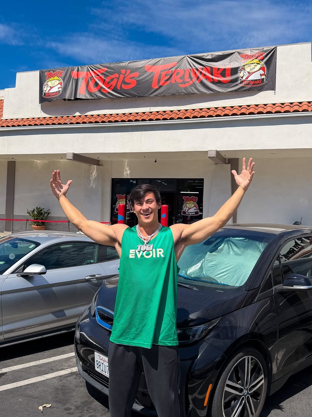 Photo by Shane Stoffer ( TOGI ) on March 29, 2026. May be an image of standing, jeep, sedan, minivan and text.