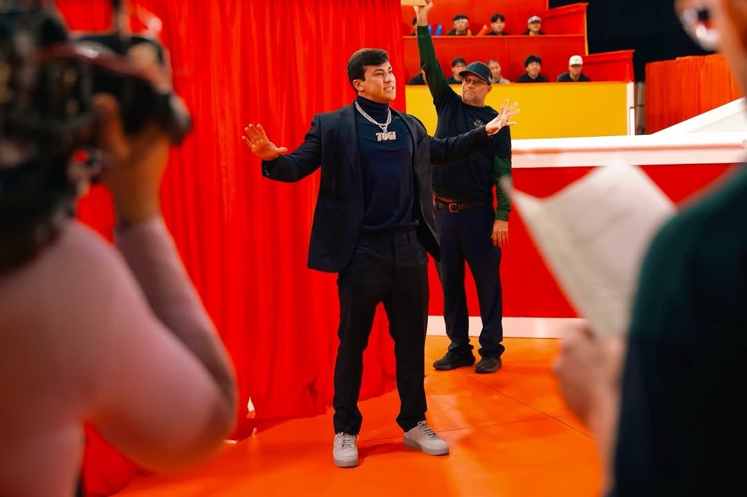 Photo by Shane Stoffer ( TOGI ) on March 03, 2026. May be an image of one or more people, people standing, television, microphone, newsroom and text that says 'TOCI'.