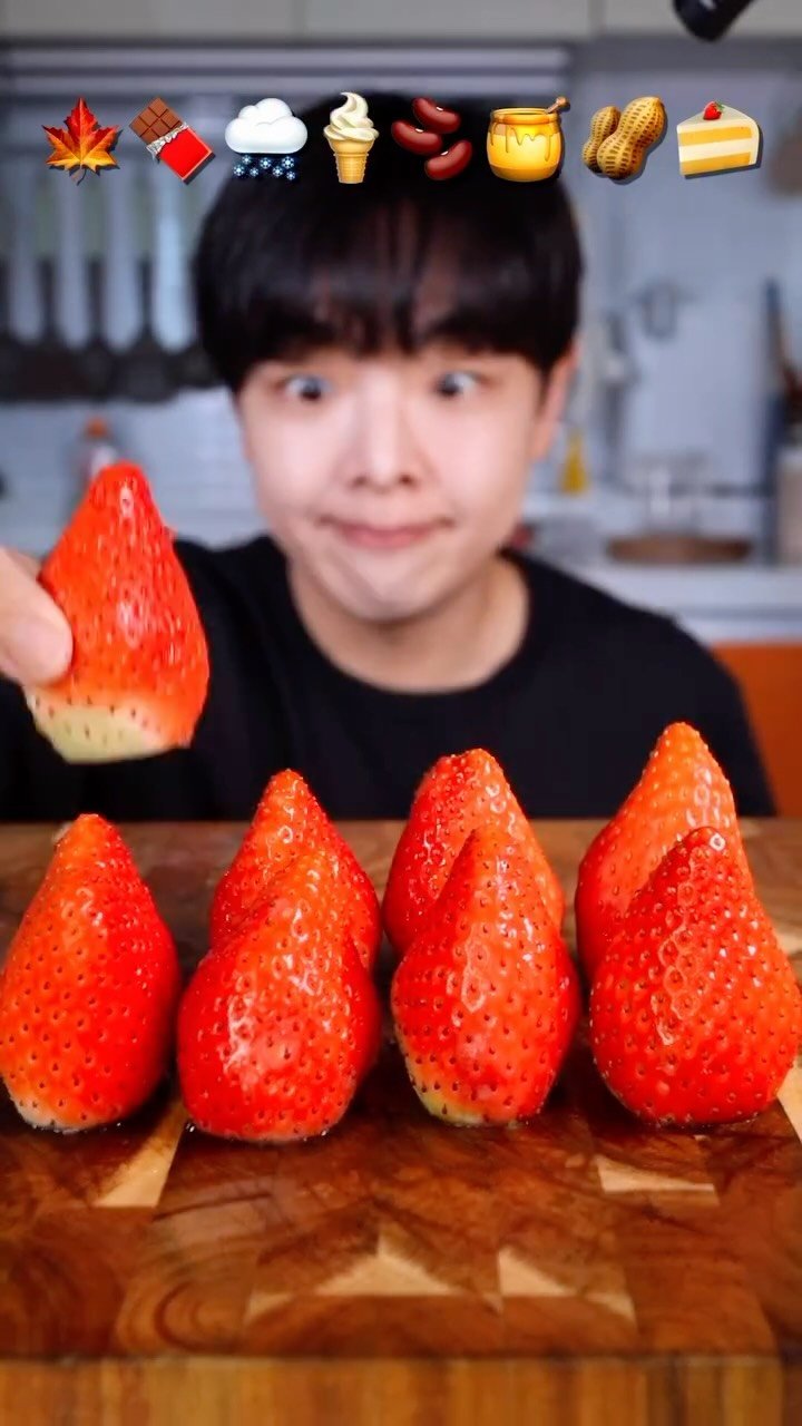 stoneychoi 게시물 이미지: Strawberry #mukbang #asmr #fruit