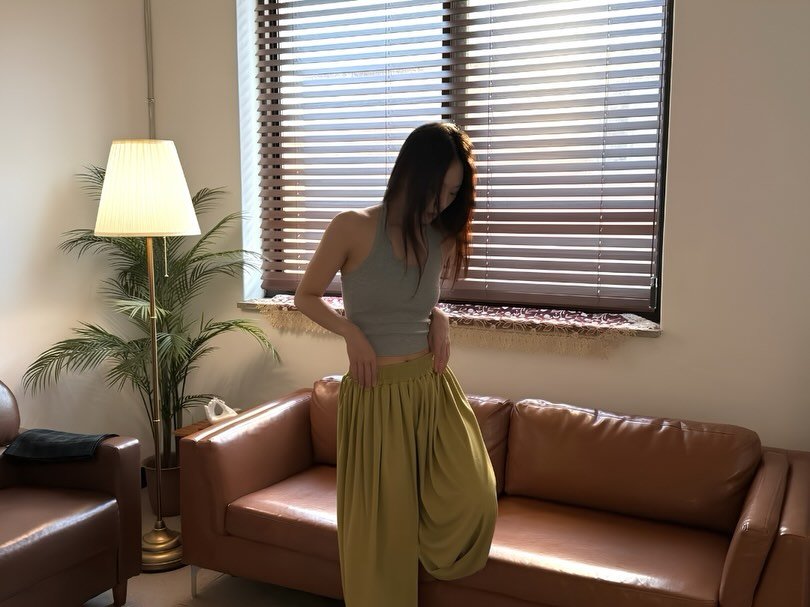 storyoga__official 게시물 이미지: .
완벽한 동작보다 중요한 건 
꾸준히 매트 위에 올라오는 마음.

파드마 요가...