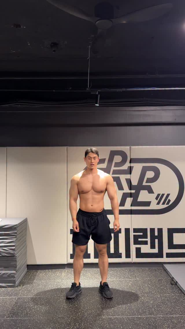 strive_for_victory 게시물 이미지: 돌아온 박정환 ㅋㅋ 
내추럴 왕이 될상 
비포 몬 87키로 
시작하자