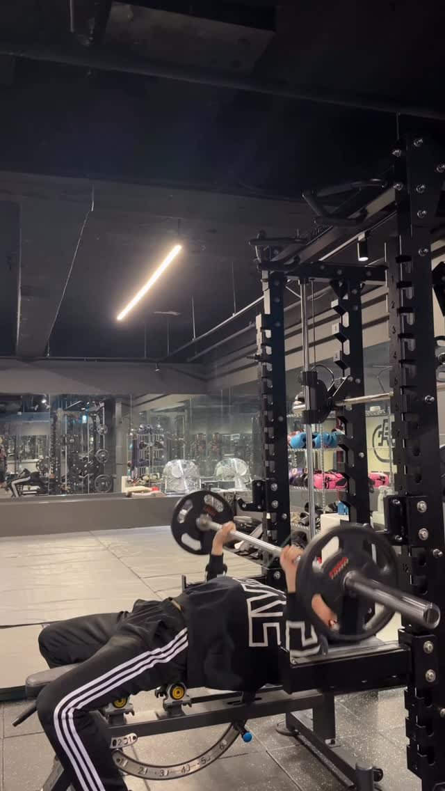 strive_for_victory 게시물 이미지: 처음가슴운동과 3번째 가슴운동 
10회가 끝나는 시점에 변화 
 
1회차 가슴운동시...