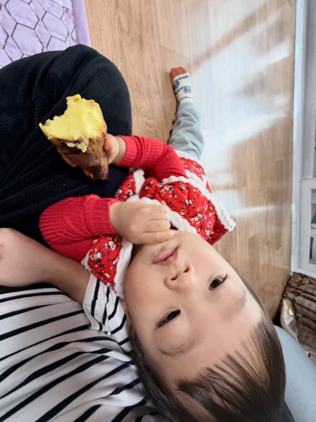 Photo by 양지영 (토빵이네🐰) on December 24, 2025. May be an image of baby, ice cream, pie, mango and text.