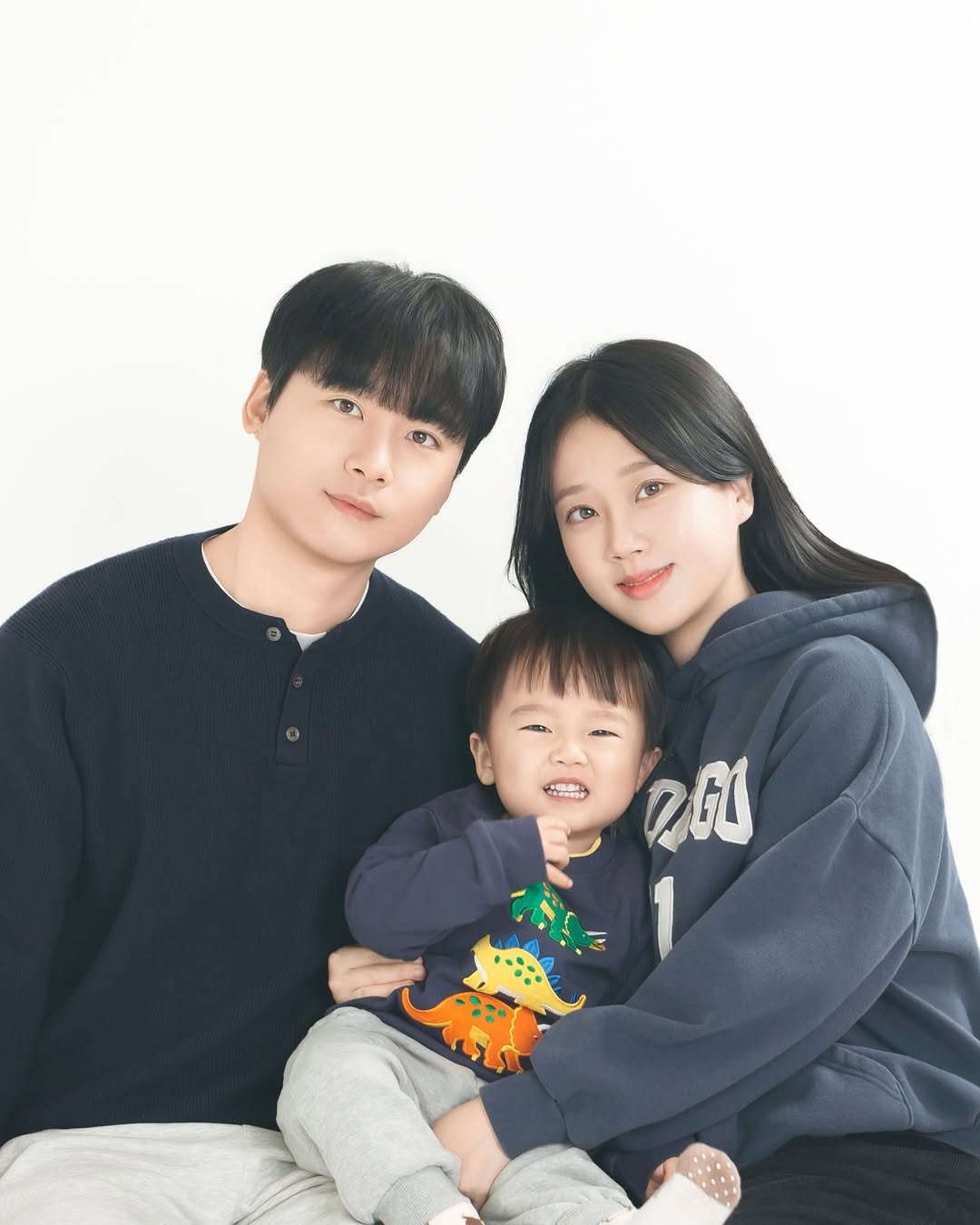 Photo shared by 양지영 (토빵이네🐰) on January 10, 2026 tagging @shk_0602, @toppang._.mom, and @strong._.toppang. May be an image of baby and text.