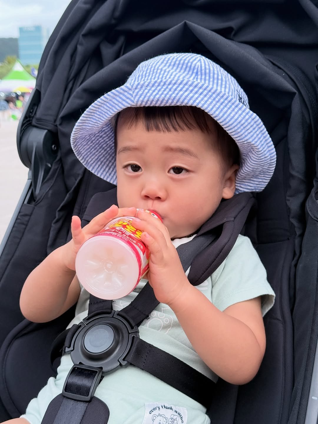 Photo by 양지영 (토빵이네🐰) on September 26, 2025. May be an image of 1 person, baby and text.