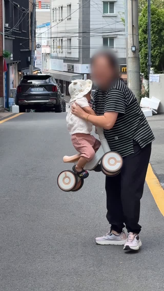 strong._.toppang 게시물 이미지: 안대액~~! 더 놀고싶어서 차력쇼하네..