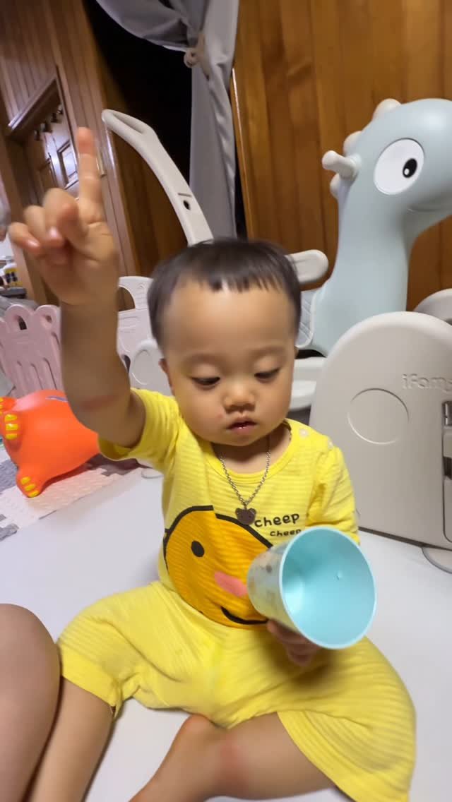 strong._.toppang 게시물 이미지: 쿨피스 먹는데 귀여웅